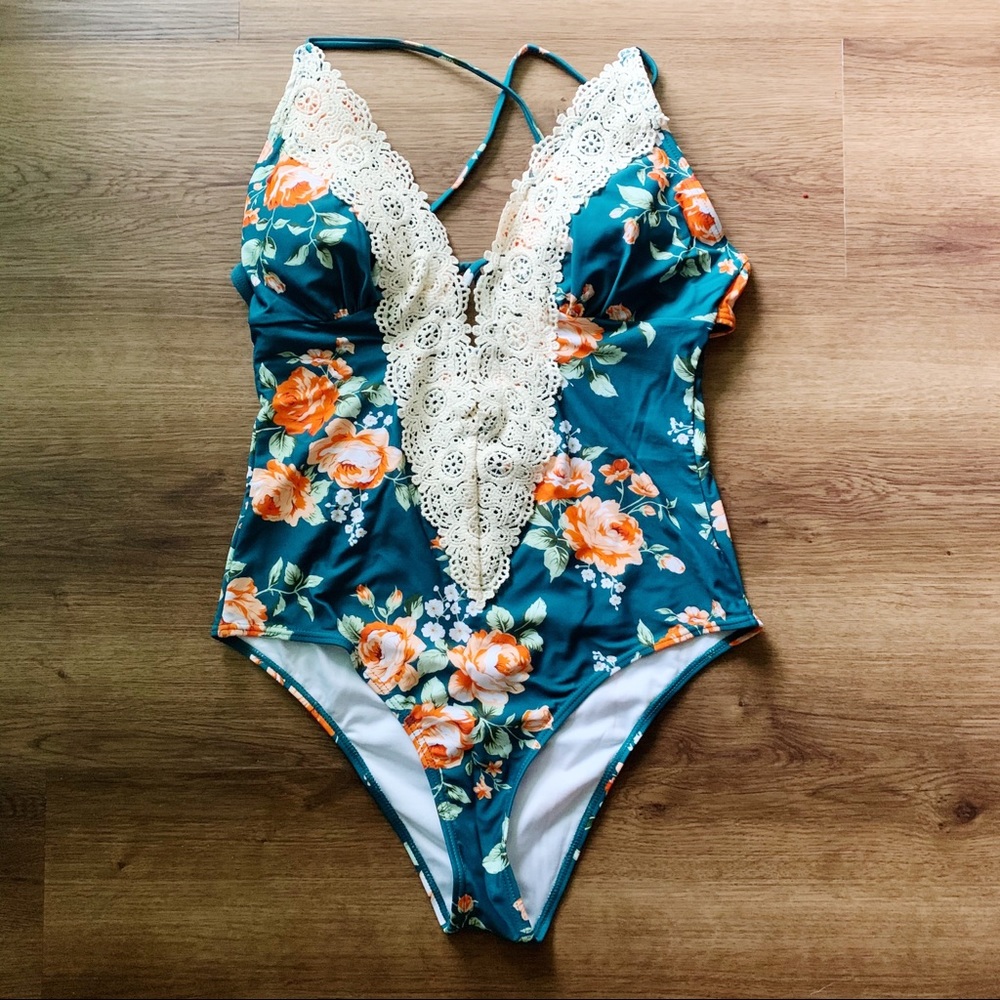 NWT CUPSHE SWIMSUIT SIZE XL